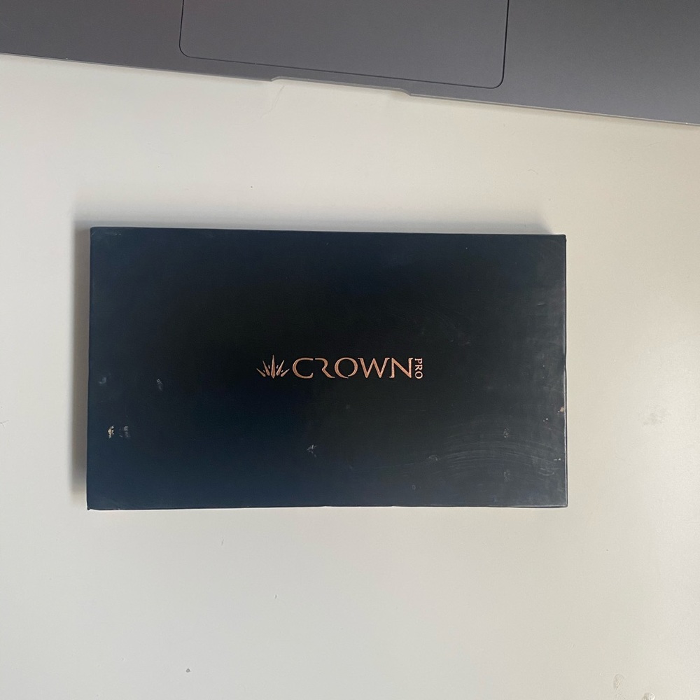 Crown eyeshadow palette